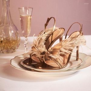 Отсуть обувь оптовые шампанские пера женщин высокие каблуки сандалии хрустальный кросс -ремешок с разрезок открытый