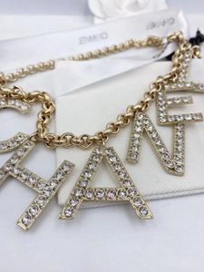 Marke Luxus Buchstaben Designer Taille Kettengürtel für Frauen Gold glänzende Kristall Bling Diamant Buchstaben Gliederketten Gürtel Zubehör Box Verpackung