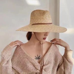 Klasyczna netto Red Pearl Straw Hat Lady Travel Travel Sun Ochrony Hat Flat Straw Słomy Temperament