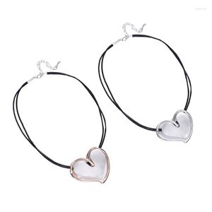 Choker Stylish Heart Pendant Necklace Delicate Short Multilayer Rope Neck smycken Alloy Material