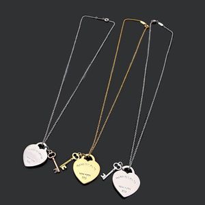 New designed fashion heart-shaped Key pendant necklace Titanium Steel T-Letter Single Peach Heart Love Bracelet Designer Jewelry T01