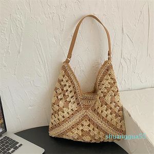Factory wholesale ladies shoulder bags 2 colors summer straw crocheted beach bag small fresh color matching woven handbag western style hollow handbags