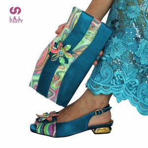 Kleid Schuhe Sommer Blaugrüne Farbe Nigerianische Frauen und Taschenset italienische Damen passendes Blumendesign für Hochzeit