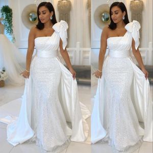 2021 Bling Sexy Mermaid Wedding Dresses One Shoulder With Bow Sequined Lace Sweep Train Plus Size Sequins Formal Bridal Dress vest282N