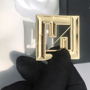 Designer Letter Brooch Luxury Brand Women Men Dress Brooch Pins Letters Brooches Suit Lapel Simplicity Pin Gold Jewelry Party Accessories