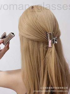 Fermagli per capelli Barrettes designer 2023 Nuova famiglia P Triangolo invertito Clip di chiusura in metallo a coda di cavallo alta per forcina da donna, rete rossa, sensazione avanzata, testa posteriore Squalo BADL