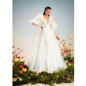 Abiti casual Modest Avorio A-line Lungo Tulle Tutu Maxi Abiti See Thru Maniche a sbuffo Sexy Scollo a V profondo Backless Bridal