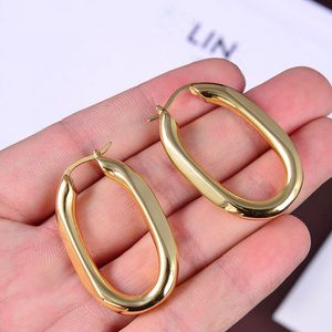 Hoop Huggie Designer Hoops örhängen Luxury Woman Huggie Earings Gold Fashion Jewelry V Oval Classic Charm Earring Men Jewlery Stud Earing Earing 238013C6