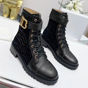 Niedrige Fersen-Knöchelstiefel Kalb Schnalle Leder Patchwork gepacktes Wildleder Leder Schnüre-up runde Zehen Frauen Outdoor-Schuhe Luxusdesigner Booties Größe 35-41