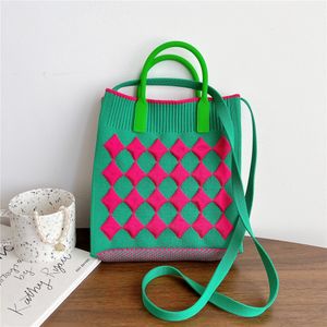 Kvällspåsar 80 -talets mode vintage virkning rutig medelstor handväska sommar ins korean retro stickad fyrkantig stilig sidosling väska crossbody 230731