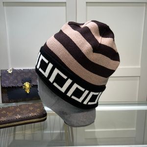 Luxurys designer fleece beanie Striped Interlocking Winter Universal Cashmere Letter Casual Outdoor Knit Hat Warm Multicolor Fashion Fleece Hat