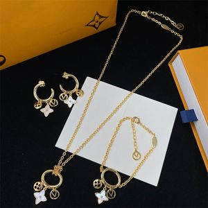 Designer Jewelry Set Women 18K Gold Plated Necklace Bracelet Earrings Hollowed Out Letter Pendant Gold Chain Party Headdress
