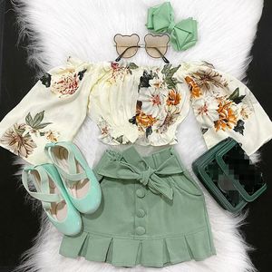 Kläderuppsättningar 1 6Y Kids Girls Autumn Clothes Floral Off Axel Long Sleeve Tops Buttons Mini kjolar Children Casual Outfits 230731