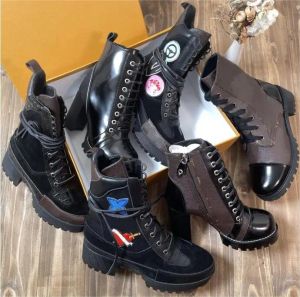 2023 Boots Martin Desert Leather Women Boot Flamingos Love Arrow Medal Leathers Corres Winter Designers Shoes with Box Size 35-42