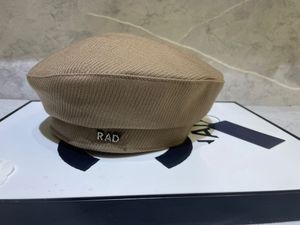 Designer Berets Brief Kette Baskenmütze Mode Dame Outdoor Reise Bonnet Caps Luxus Beanies Schwarz Weiß Hüte AAA4848