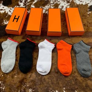 Latest 100% cotton men socks high quality cotton all match classic ankle letter breathable black , white & orange football and basketball sports sock 5 / box