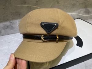 Lyxiga damer militär hatt damer åttongonal hatt designer män och kvinnor modedesign stickade hattar fall ull cap brev jacquard unisex varm hatt