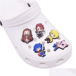 Sko delar tillbehör tecknad film pvc sko dekorationos accessoreis anime clog charms clog armband wirstband charm buckle present serien slumpmässigt