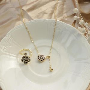 Ketten Vintage Camellia Halskette für Frau Mode Luxus Design Sense Rose Kragenkette