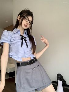 Abiti da lavoro Abito stile college coreano Camicia a maniche corte pieghettata con fiocco Gonna sottile a vita alta Set di due pezzi Abbigliamento femminile di moda