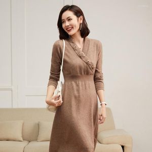 Casual Dresses Luxury High-End Women's V-Hals Cross Wrap Chest Pure Cashmere Dress Medium Långlång Lång ärm Loose Knit kjol