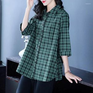 Bluzki damskie 2023 Summer Top Loose Plaid Cotton Shirt Krótka w średnim wieku i starsza mama Sleeeve T199