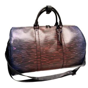 Bagagepåse 2023 Herr- och kvinnors ursprungliga material Logo Hårdvara stor kapacitet ultralödlig bokstavsmessenger väska handväska avancerad sense Travel Bag Fashion