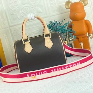 Luxury 7a kvalitet kvinnor totes väskor män nano snabb m81085 klassisk designer cross body väskor äkta läder hand väska dam med axelband semester koppling väska