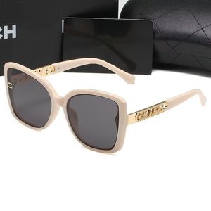 Occhiali da sole firmati per donna Occhiali da sole e uomo Modello di moda Speciale protezione UV 400 Lettera Big Leg Double Beam Frame Outdoor Marchi Design Eyewear 0772