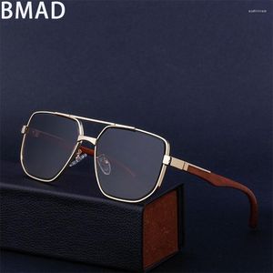 豪華なファッションデザイナーのサングラスのサングラスfor Men Summer Accessories Sun Glases VintageGafas Trending Oculos