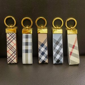 Designer Keychains Luxury Mens Keyring With Gold Plated Buckle Letters Stripe Grid Bag Charm Lanyard Pendant Car Leather Classic Keychain for Women