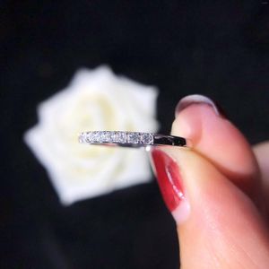 Pierścienie klastra AU585 Połowa wieczności Rozmiar 1,5 mm 0,23ct okrągłe cięcie D VVS1 MOSSANITE Wedding Pierścień