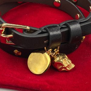 Damen-Armband im Gothic-Stil, 18 Karat vergoldet, Charms-Schmuck, Nieten, doppelte Schichten um das Handgelenk, Totenkopf-Charms, Lederarmband, Vintage-Party, Handverzierung