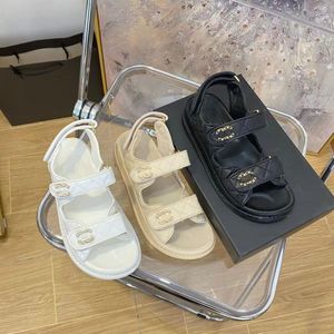 Designer Women Sandals Slipper Man Sandaler Högkvalitativa Sliders Crystal Calf Leather Casual Shoes Quiltad Platform Summer Comfort Beach Casual 35-40