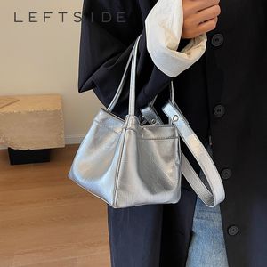 Borse da sera LEFTSIDE Silver Crossbody per le donne 2023 Y2K Koeran Fashion Handbags Short Top Handle in pelle Luxury Brand Party Tote Bag 230731