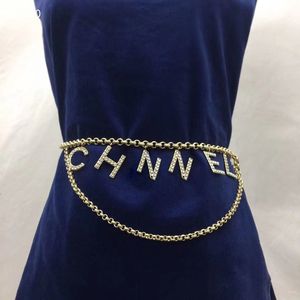 Varumärke Lyxbrev Designer Midjekedjebälten för kvinnor Guld Shining Crystal Bling Diamond Big Letter Link Chains Belt Accessories Box Packing