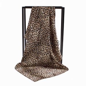 Cachecóis Lenço de leopardo de marca de luxo para mulheres Lenços de seda de cetim Hijab Feminino 90 cm x 90 cm Lenços de cabeça de xale quadrado fashion para envoltórios femininos J230801