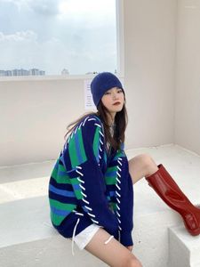 女性用セーターカジュアルカラーマッチングセーターコート秋と冬コントラストストライプゆるいデザインVネックニットカーディガン