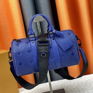 Bolsas de grife de alta qualidade Bolsa de ombro em couro azul Klein masculina e feminina Bolsa de viagem portátil de grande capacidade Bolsa transversal clássica com relevo nº 46271