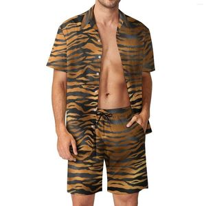 Tute da uomo Tiger Print Stripes Set da uomo Glam Black And Gold Set di camicie casual Pantaloncini da vacanza divertenti Design Suit 2 pezzi Abbigliamento Plus