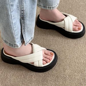 Tofflor runda huvud kvinnor koreansk stil mode casual sandaler tjock botten lättvikt non-halk strandskor sandalias de verano