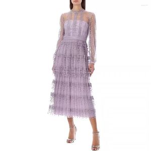 Lässige Kleider Damen, aushöhlen, bestickte Blumenrobe, mehrschichtig, transparent, langärmelig, hohe Taille, lila Spitzenkleid