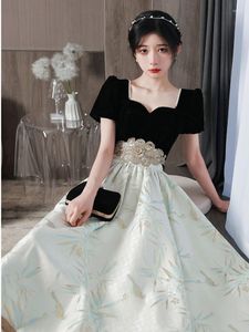 Lässige Kleider Französische elegante Frau Abendkleid Vintage Quadratischer Kragen Satin Patchwork Erweitertes Design Chic Fee Schlank Hochzeit Party