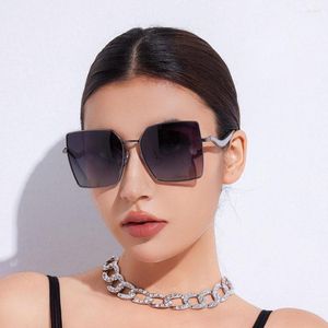 Güneş Gözlüğü 2023 Yüksek kaliteli kadınlar kutuplaşmış büyük çerçeve zayıflama gözlükleri marka tasarımı sürüş anti-uV güneş vizörü