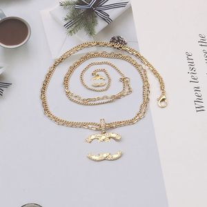 Estilo 20 Luxo Designer Marca Colar com Pingente de Letras Duplas Corrente Banhado a Ouro 18K Suéter Elegante Newklace para Mulheres Acessórios de Jóias de Casamento