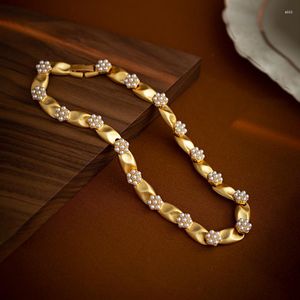 Choker Senior Sense Golden Pearl Necklace Personality Fashion Medieval Court Style Collarbone Chain Women's Banquet Jewelry