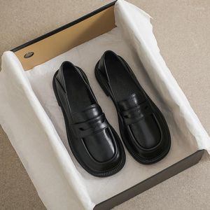 Scarpe eleganti 2023 Mocassini con tacco medio in pelle da donna primavera Stile britannico Nero Casual Banchetto e abbigliamento da ufficio Fashion Design