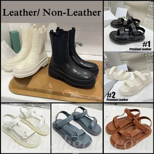 革と非レザーファッションの女性用ブーツサンダルは、メタルバックルと女性用の夏のチャネルスライドを備えたスリッパ