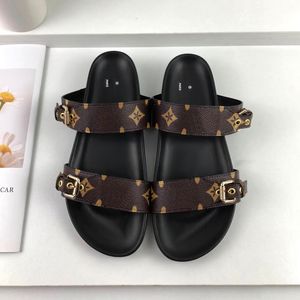 Bom Dia Gladyatör Sandal Terlik Tasarımcı Ayakkabı Kaydırıcıları Deri Boyut 35-46 Kutu Kauçuk Yaz Plajı Slayt Moda Sıradan Seyahat Kadınları Hasp Platform Mule Sandale