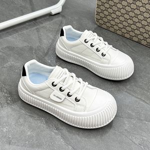 Svarta kvinnor casual sneakers läder designer skor beige plattform mode vita utomhus kvinnor flickor snörning platt sporttränare storlek 36-41 s